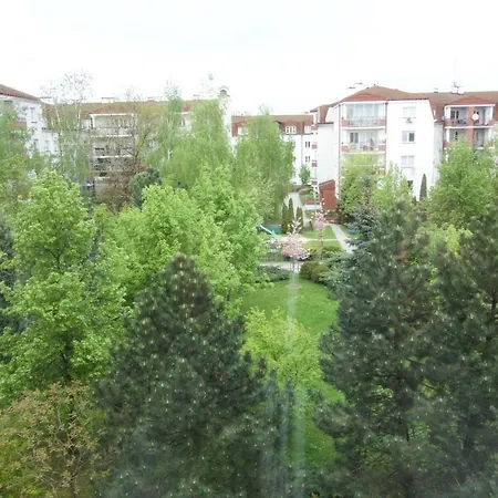 - Aparts Wyscigi Pulawska *